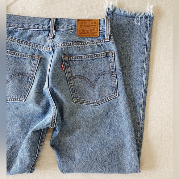Levi’s Wedgie Frayed Jeans - Picture 3 of 11
